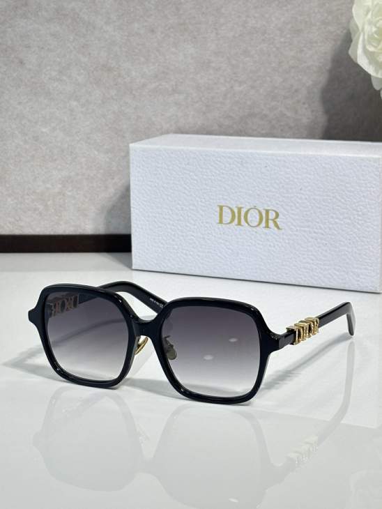 Picture of Dior Sunglasses _SKUfw77364360fw